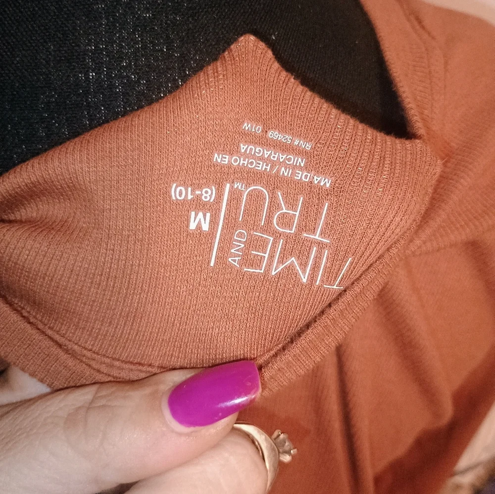 Time and Tru Women's Long Sleeve Top in Tan Cooper - Picture 3 of 3